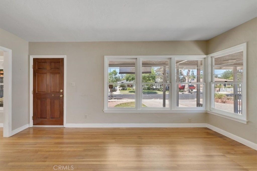 listing image 130722649403693106311