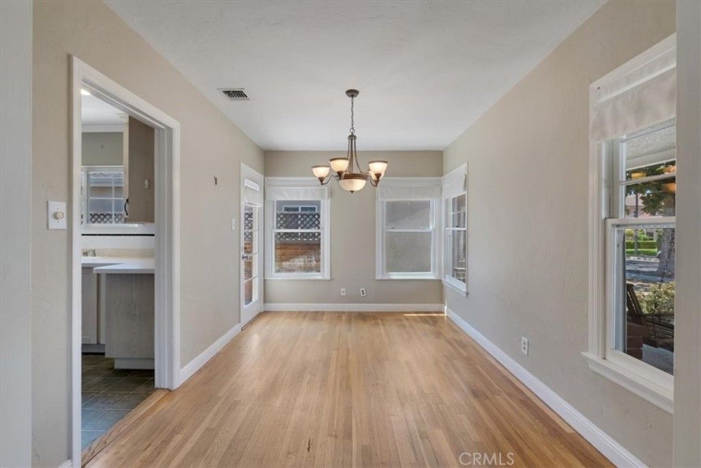 listing image 130720401266433442357