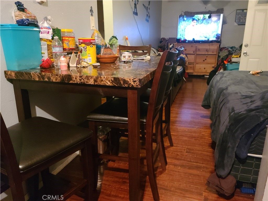 listing image 130728941655895799113