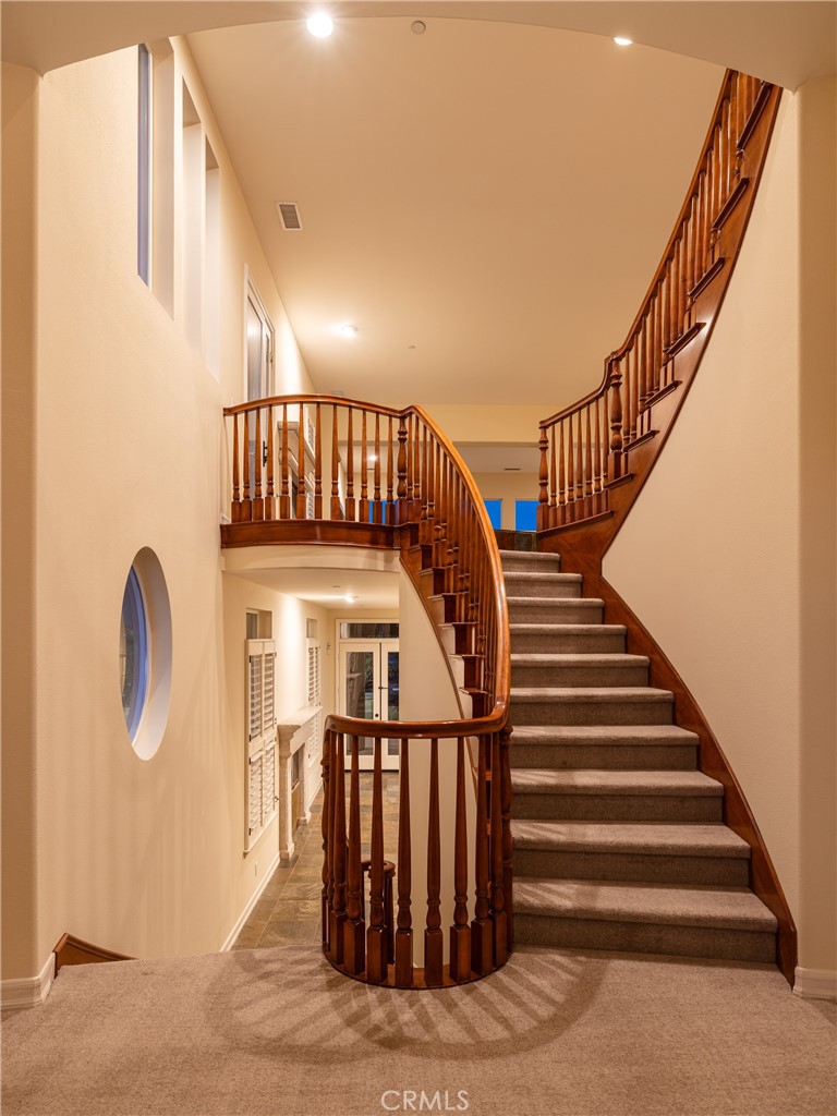 5561 Ocean Terrace Drive