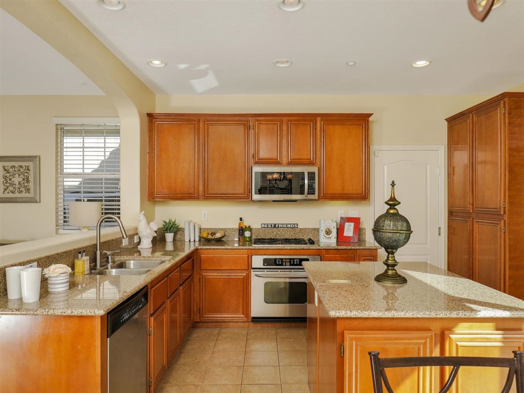 listing image 130729533841074901183