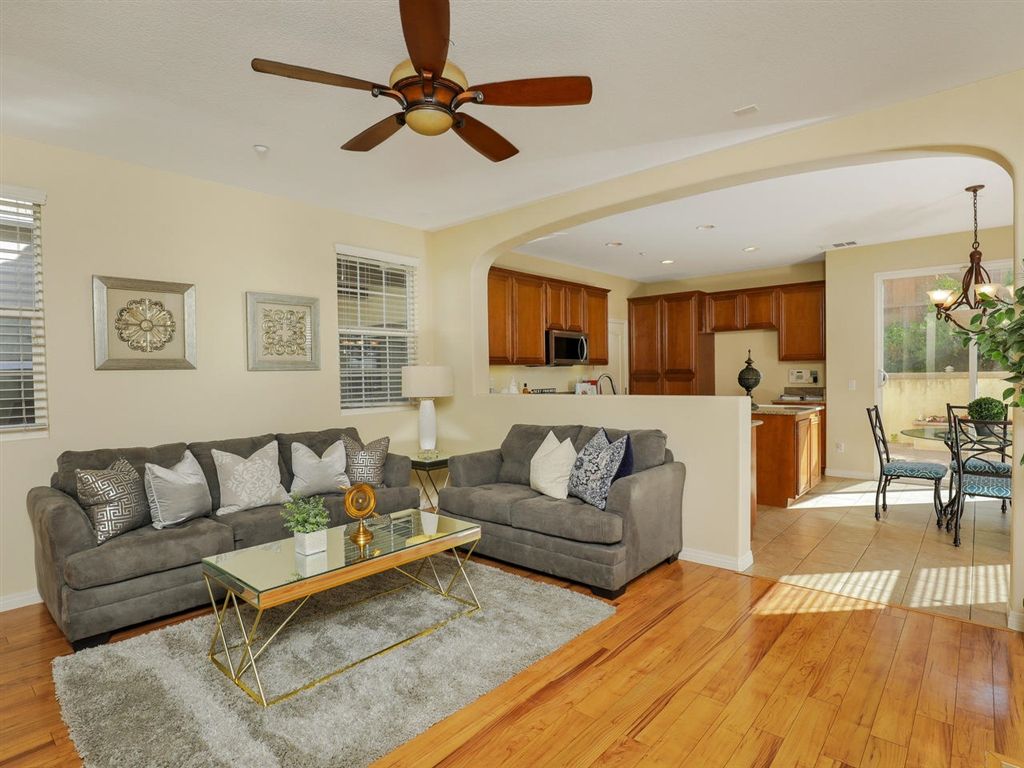 listing image 130723644253393026461