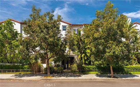 A home in Studio City