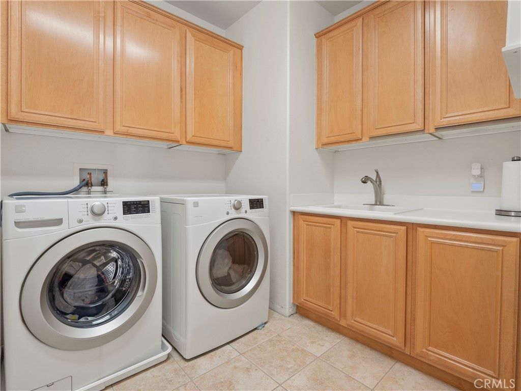 listing image 130723774628920591064