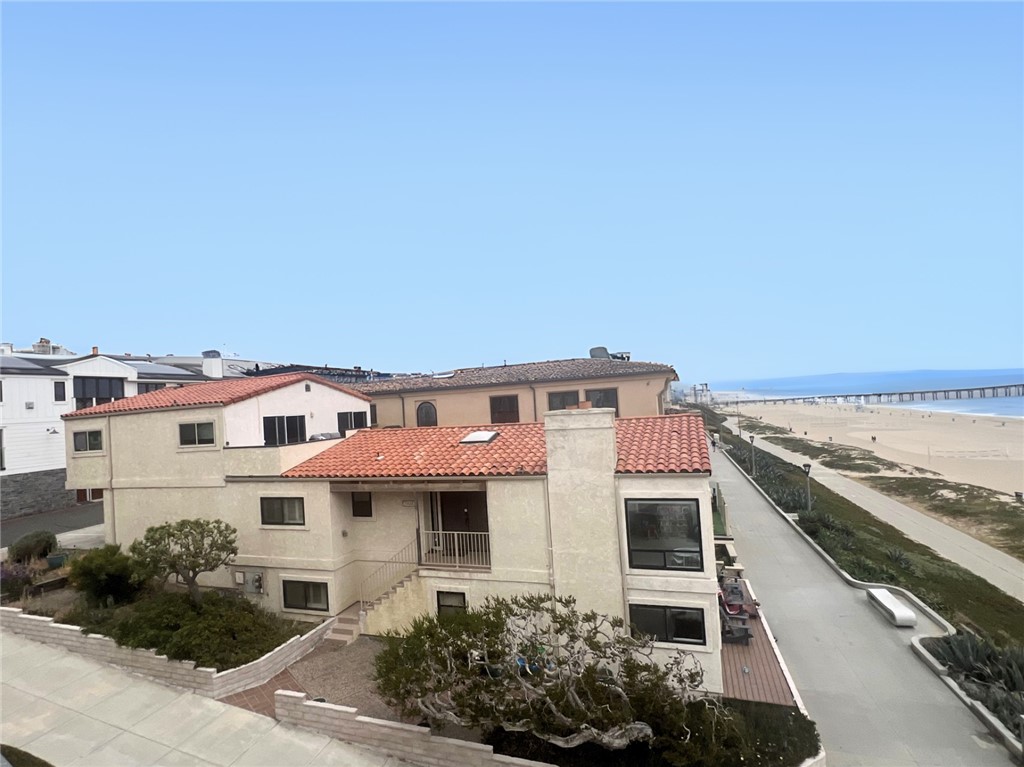 A+ Corner MB Strand, Lot Value Property
Prime Location:
This is a rare chance to secure one of the last premium buildable corner lots on the Strand at an exceptional price. Positioned on the desirable south corner of 18th and The Strand, 1720 offers a prime piece of real estate in the coveted 16th Street to 20th Street corridor. This area provides the perfect balance: close enough to downtown for convenience but far enough from the pier to enjoy a less crowded beach, even during peak summer months.
Property Details:
Main House: 4 bedrooms, 3 bathrooms
Second Unit: 2 bedrooms, 1 bathroom (located above the garage)
Two car garage and 4 additional car parking
Investment Opportunity:
Historical Comparison: A similar corner-lot property at 1700 The Strand sold for $16 million in 2014. This property is now available at a significantly discounted price, making it an unmissable opportunity for savvy investors.
This property is priced to sell quickly, so act fast to secure this exceptional piece of beachside real estate.