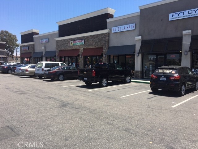 Gourmet sandwich shop in a great location in shopping center near Los Alamitos hospital and race track. Simple menu and easy to run. Short hours, low rent, and long lease. Can change menu to Mexican, Asian upon landlord approval.