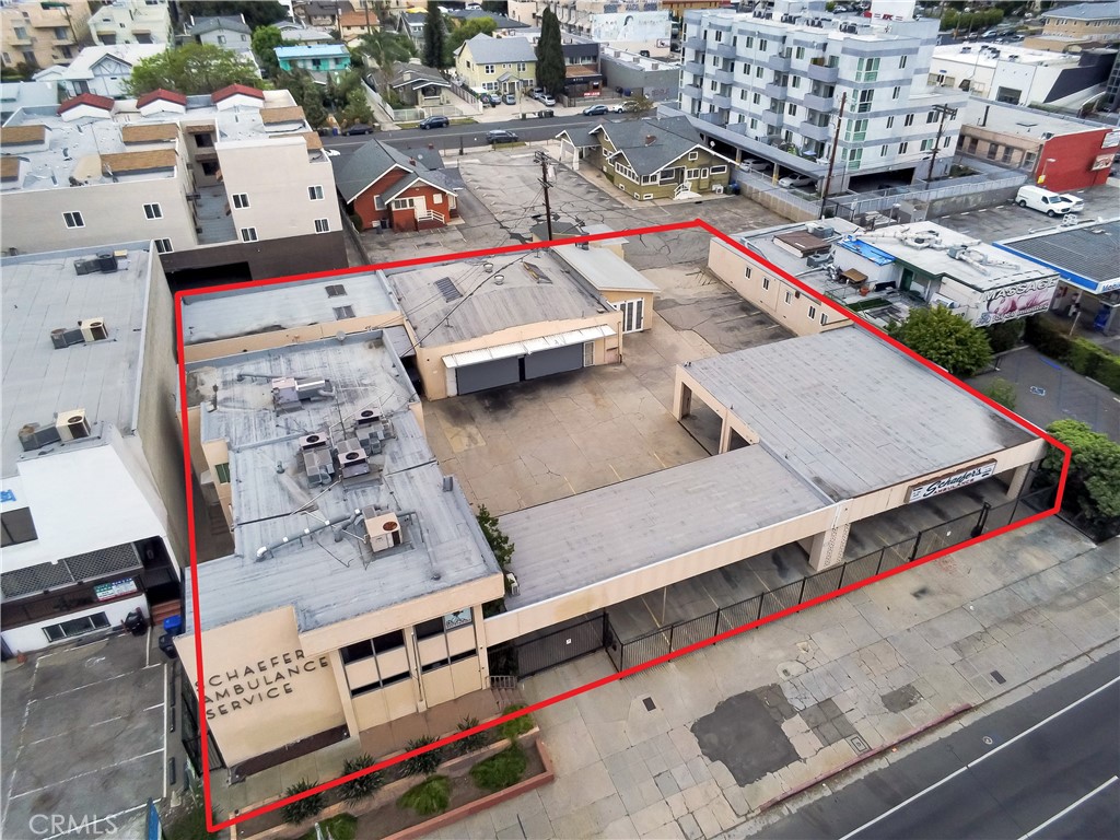We are excited to present to you this once in a generation opportunity to acquire and redevelop a 3-lot assemblage spanning 0.48 acres of land (21,000 square feet) zoned LAC2. In the highly sought-after Greater-Wilshire neighborhood, the sites are located at 4623-4631 Beverly Blvd. These lots have been under the same family’s ownership for more than 50 years, signifying the rare opportunity available to developers. The current structures are vacant and have been vacant for more than 3 years, there will be no housing replacement requirements due to the structures that will be demolished.
Additionally, due to the central location and the impressive 97 walk score, the sites are given Tier 3 status of the Transit Oriented Communities (TOC) incentive program, further increasing the development potential. Developers can build up to 91 units with a building envelope of 73,121 square feet on the sites. Using the TOC incentives to achieve this unit count and building envelope comes with a requirement of at least 10% of the units being set aside for low-income families. That equates to a minimum of 9 affordable housing units when building the maximum 91 units, leaving 82 market-rate units without any rent control limitations.