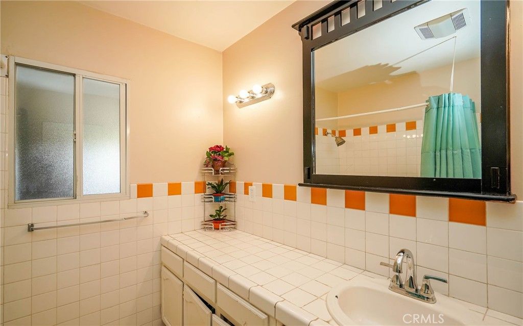 listing image 130726770988599618765