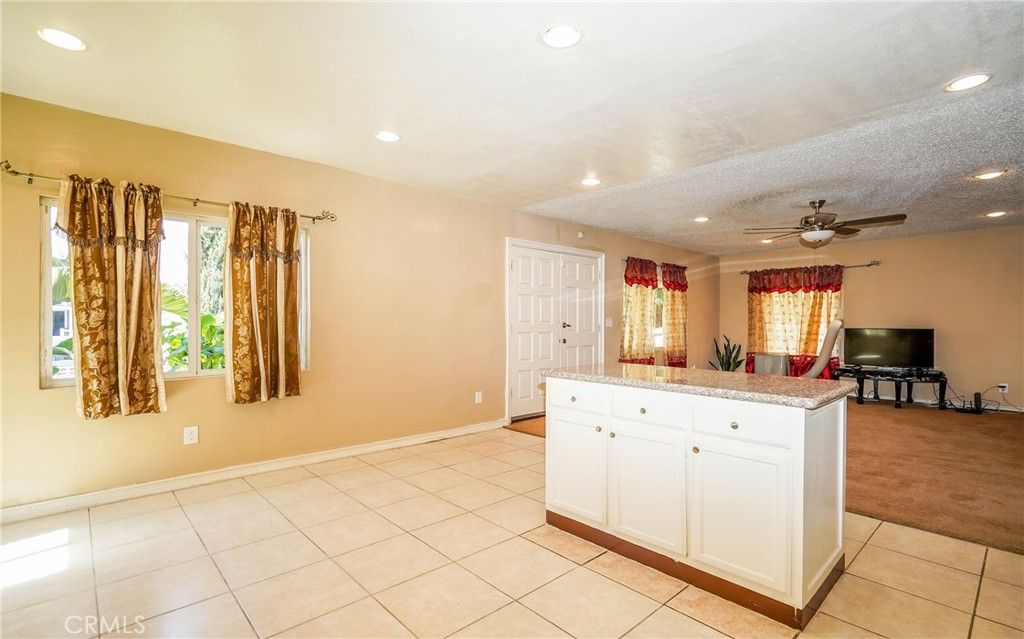 listing image 130722359523432048446