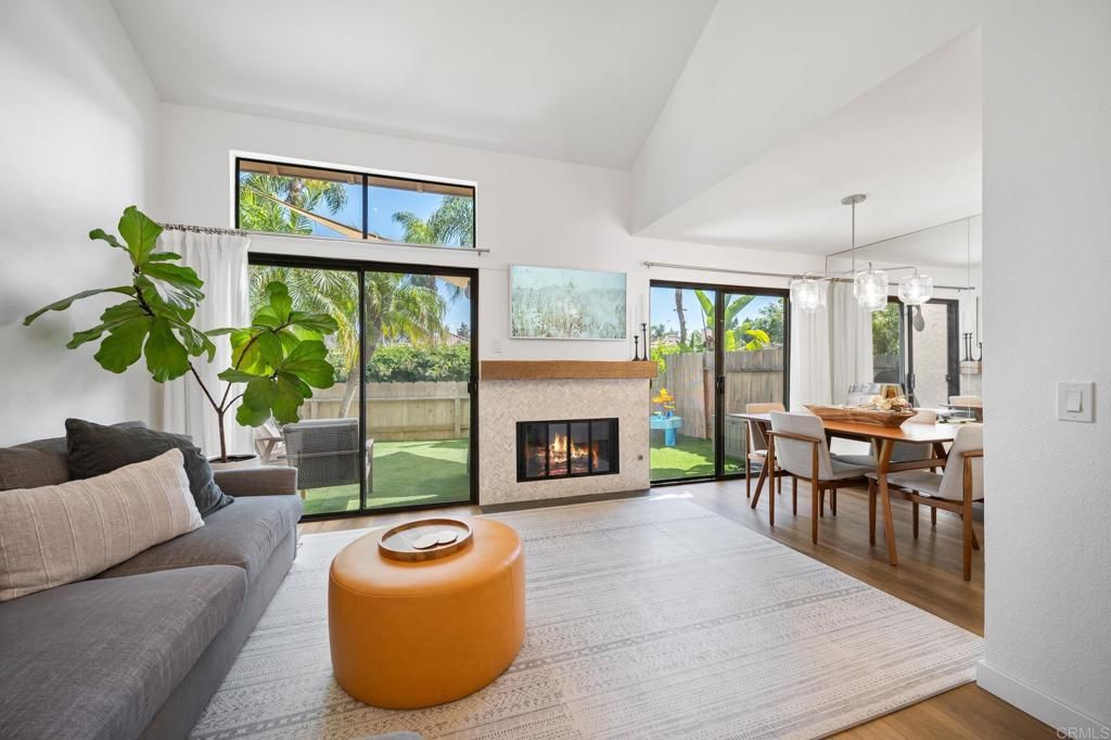 listing image 130725770853431534286