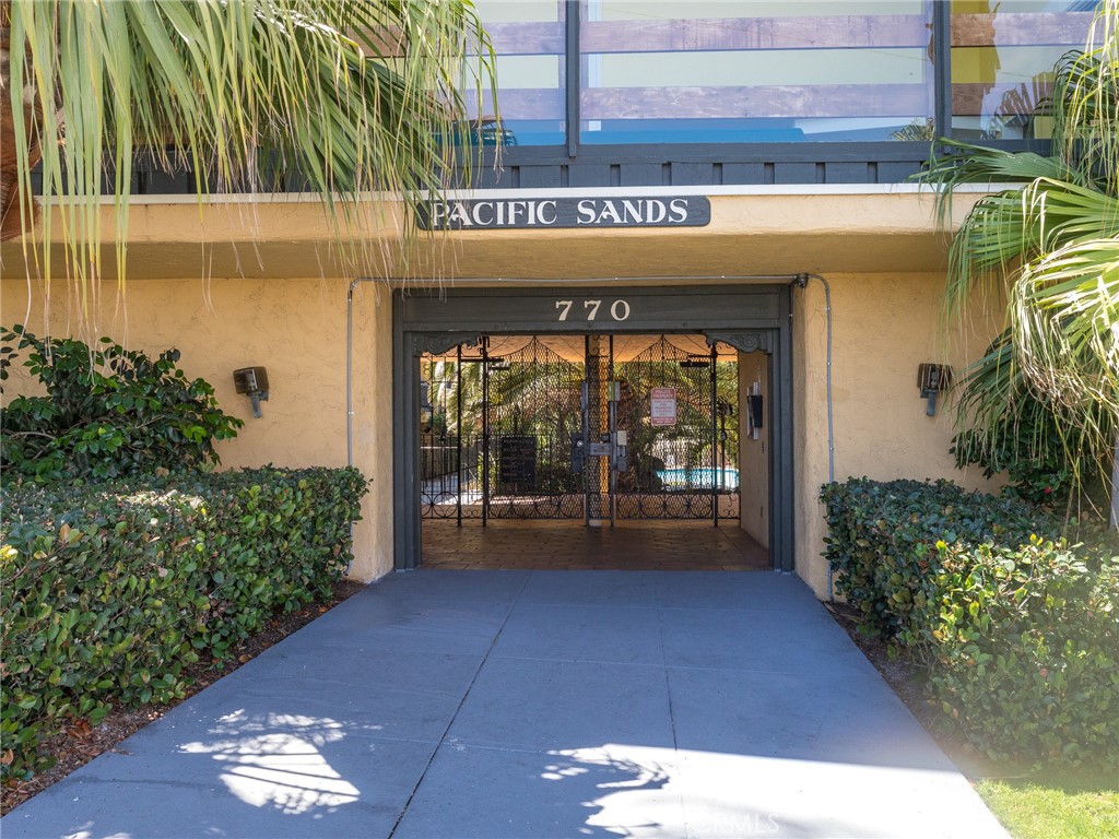 770 W Imperial Avenue 100