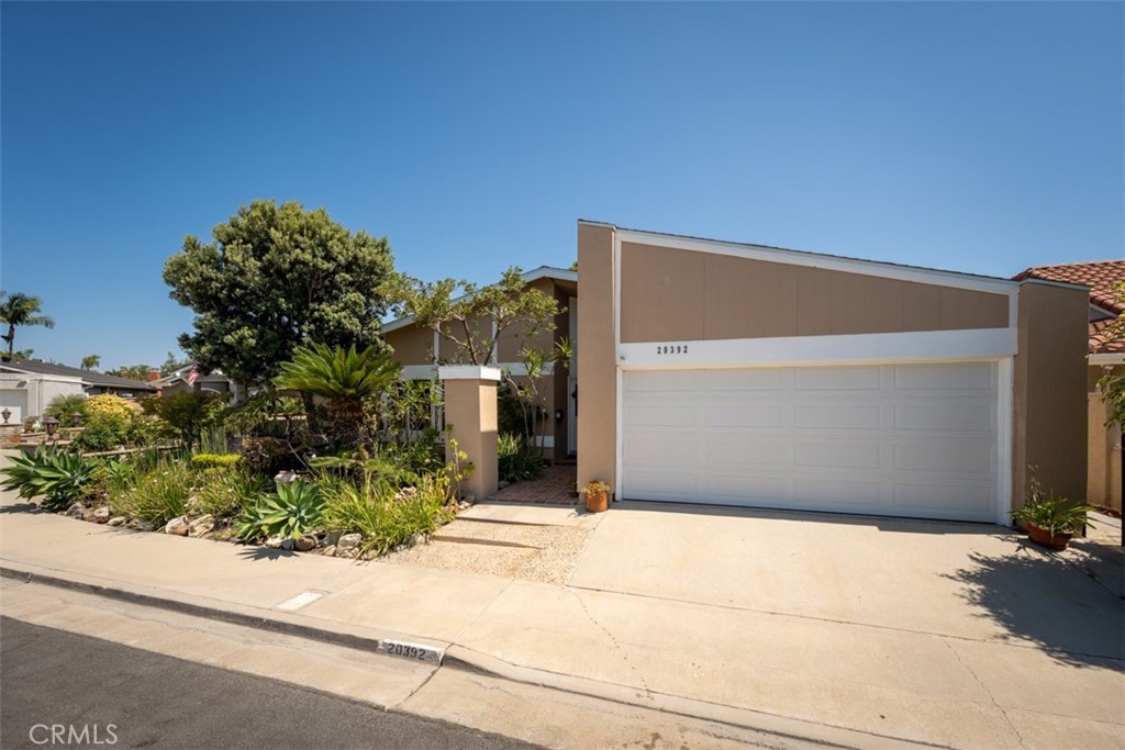 View Huntington Beach, CA 92646 house