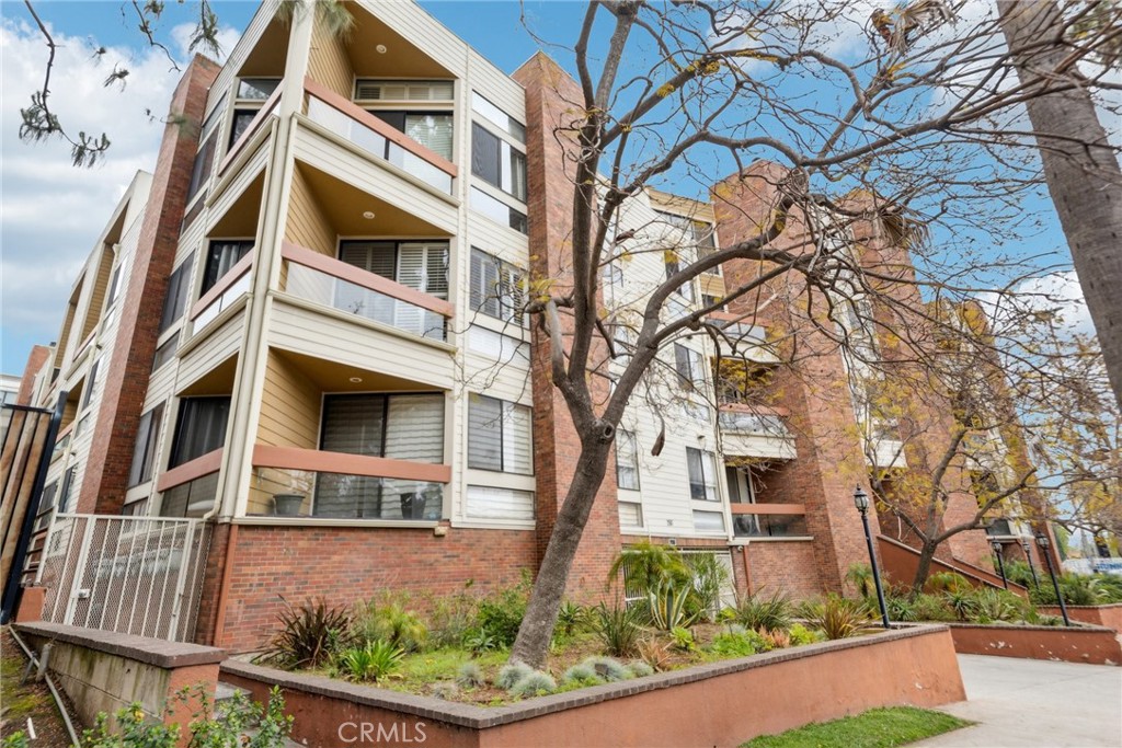 Properties 1 750 S Bundy Drive 304