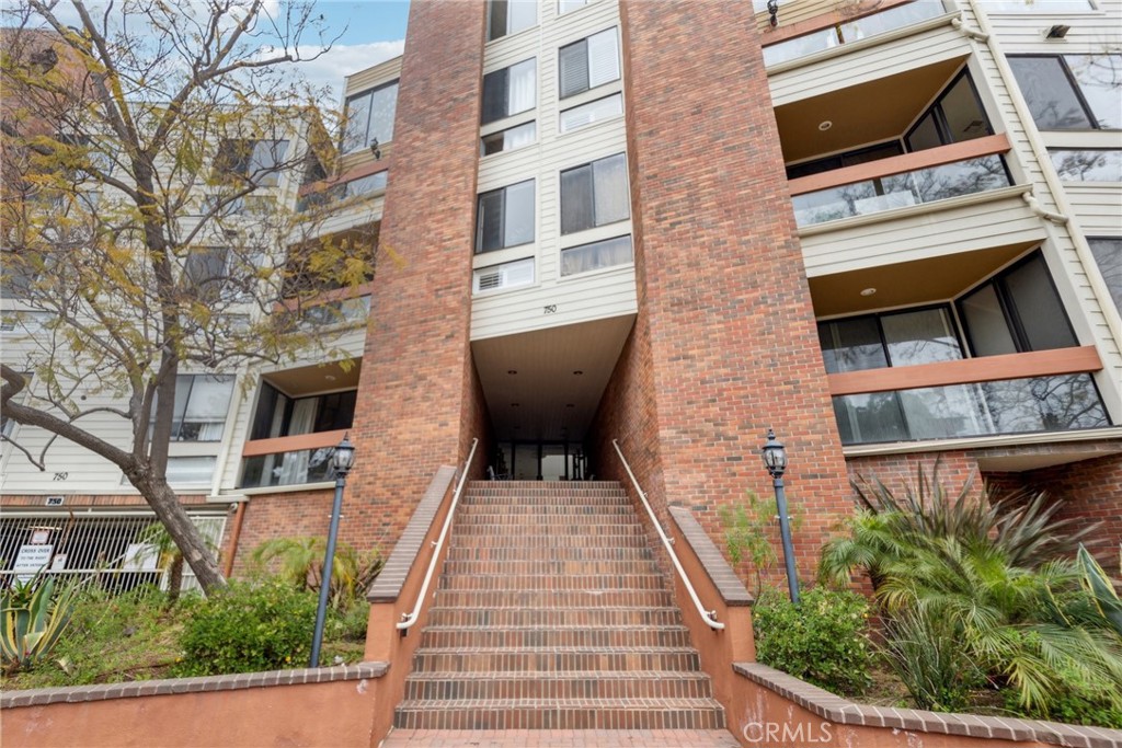 Properties 2 750 S Bundy Drive 304