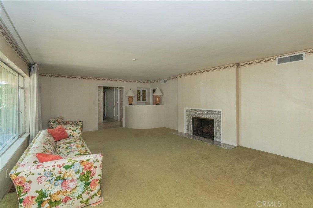 listing image 130727818078481507690