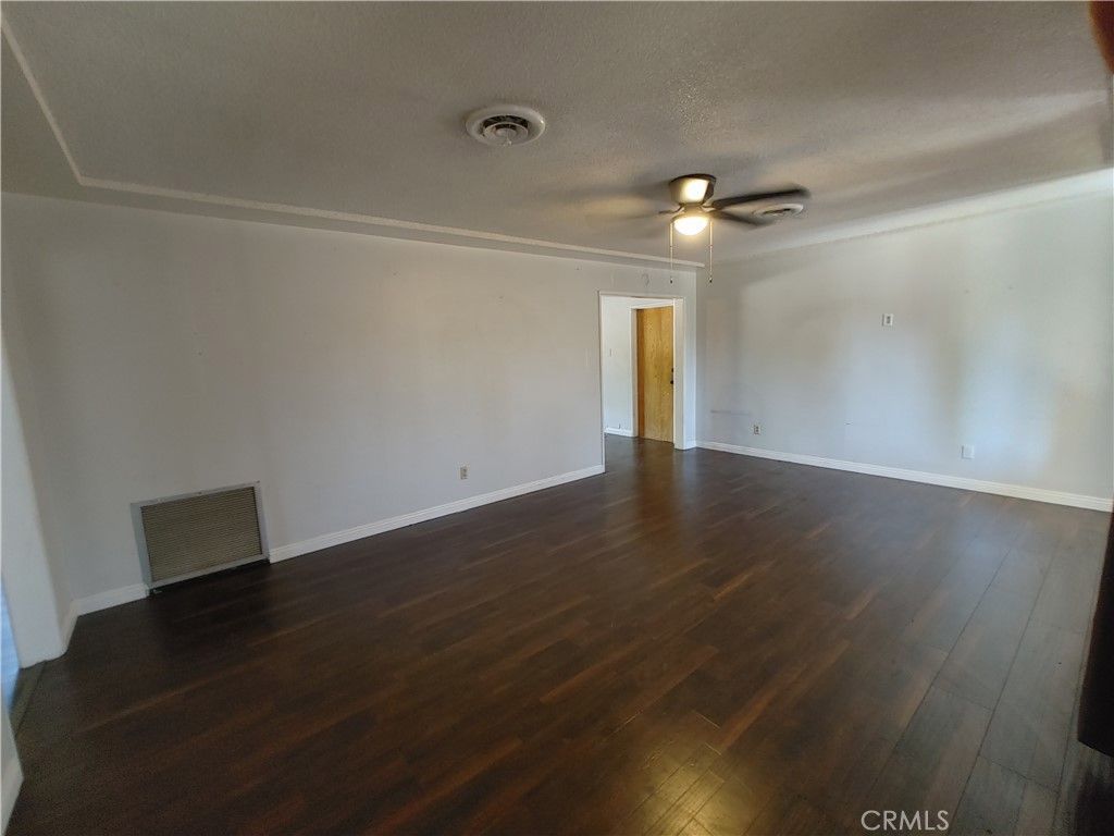 listing image 130723007818958967923