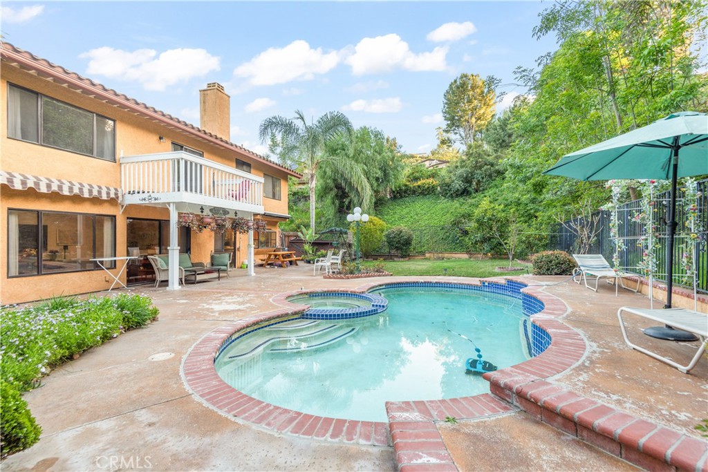 2977 E Hillside Drive