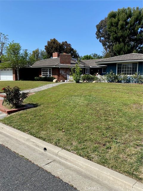 A home in North Tustin