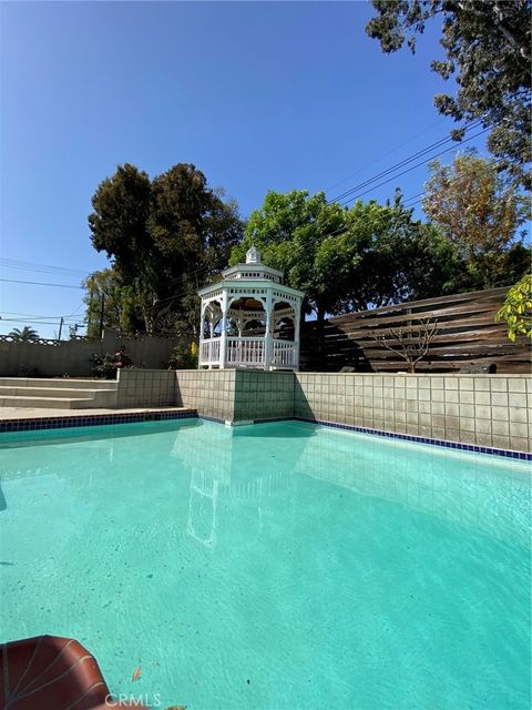 A home in North Tustin