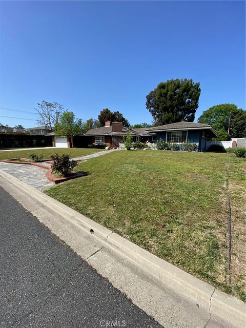 A home in North Tustin