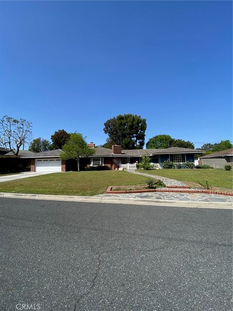 A home in North Tustin