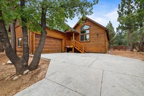 Photo of 130 Yosemite Dr, Big Bear, CA 92315 (MLS # PTP2304635)