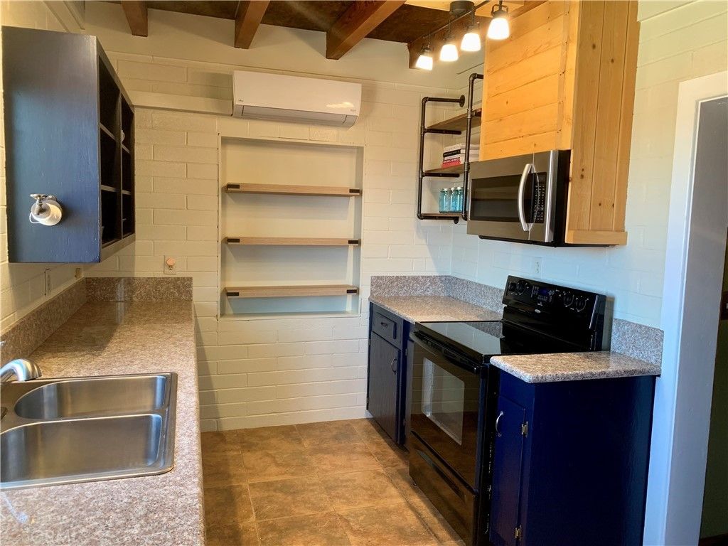 listing image 130721563837647216613
