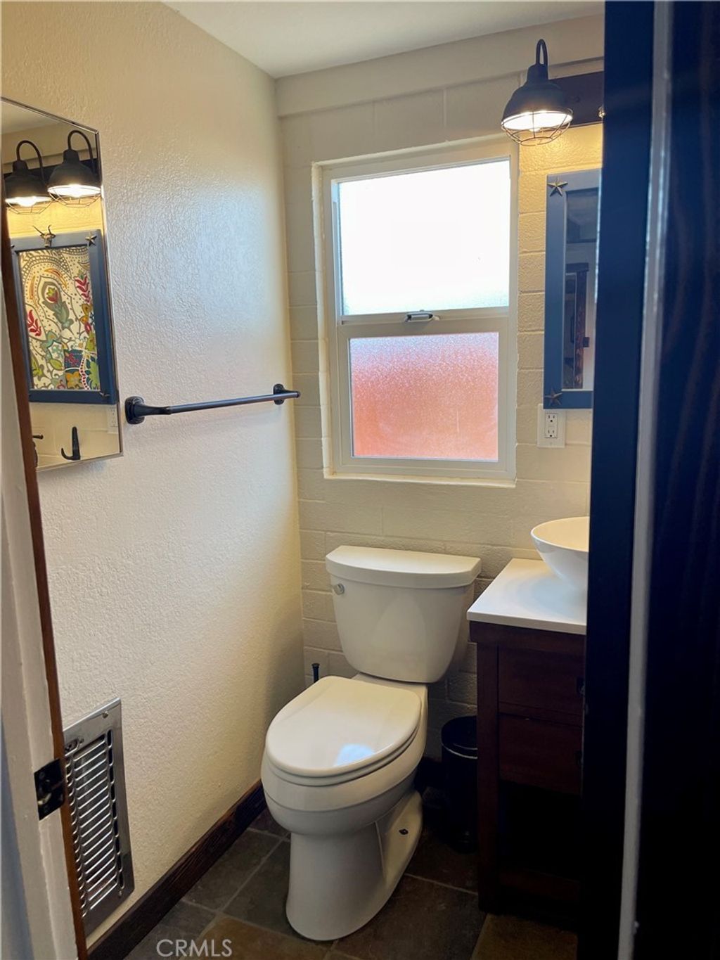 listing image 130725676408008127597