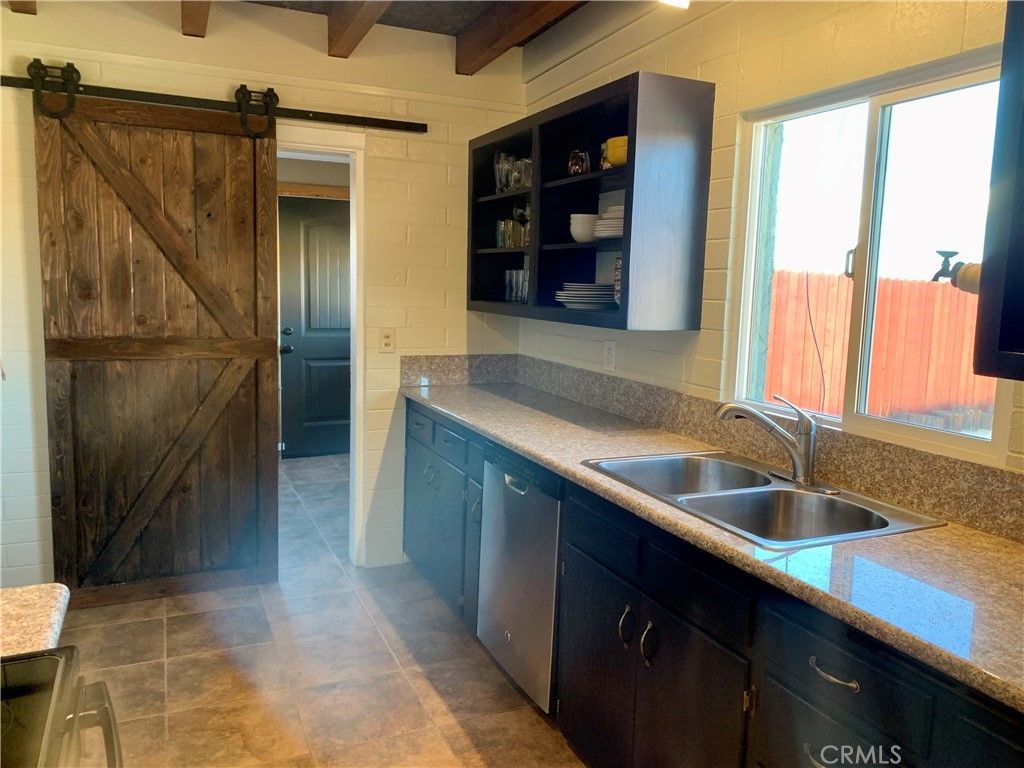 listing image 130729538329378880233