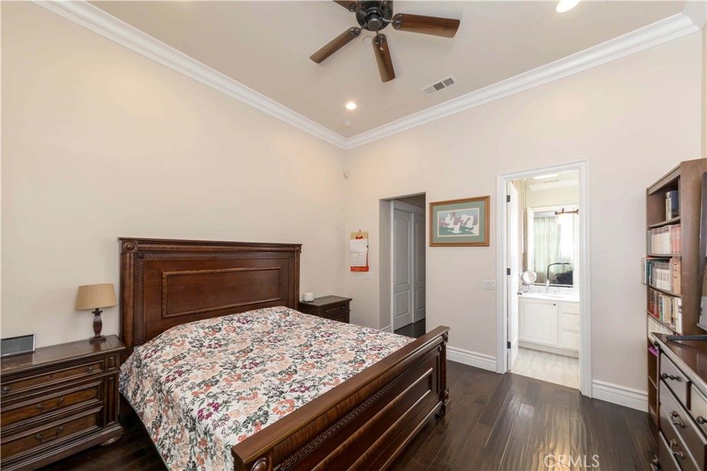 listing image 130724808353538439005