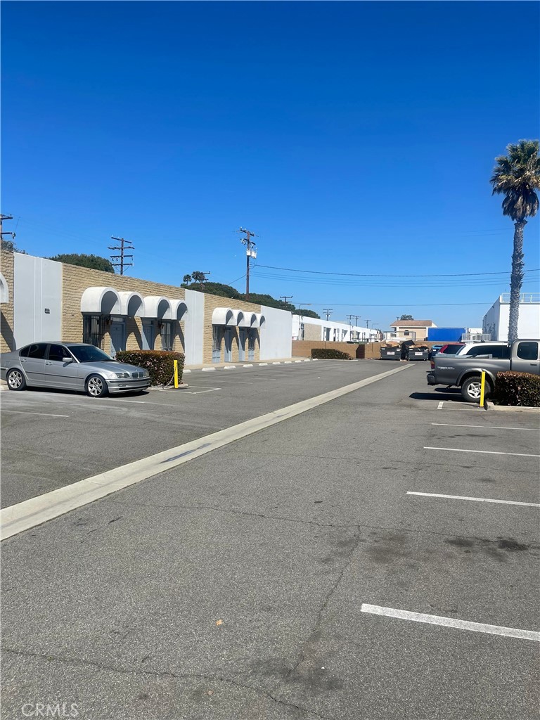 Rare opportunity to lease 1,000-2,400 SF of industrial space in a well located multi-tenant commercial property. The space can accommodate wide range of business options.