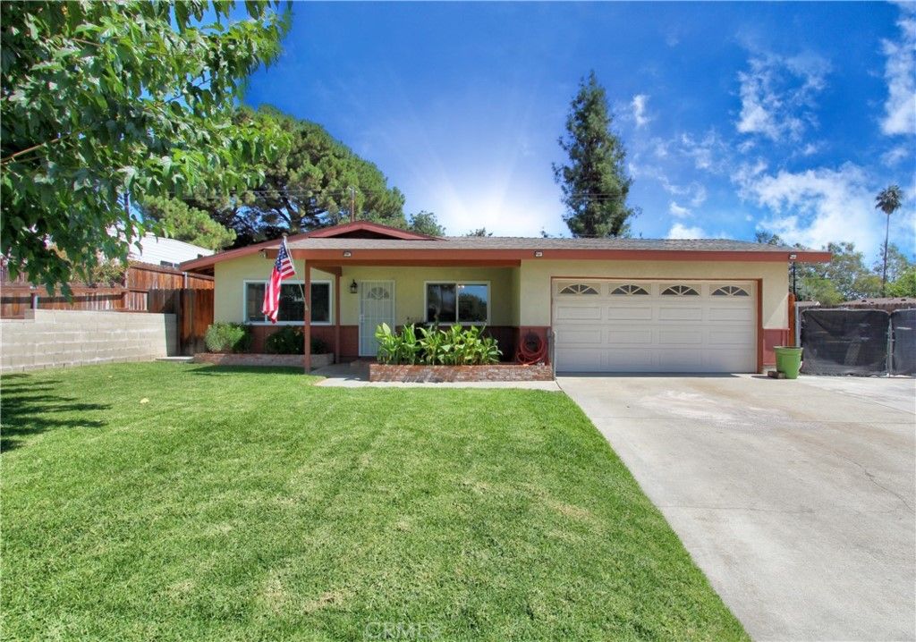 listing image 130725618638314670078