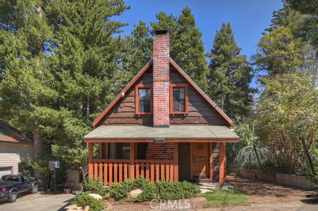 Wonderful cabin that mixes the best of modernized and old cabin feel. One bedroom on the main level and two upstairs. Large fenced back yard. Two living areas. Come see it today!