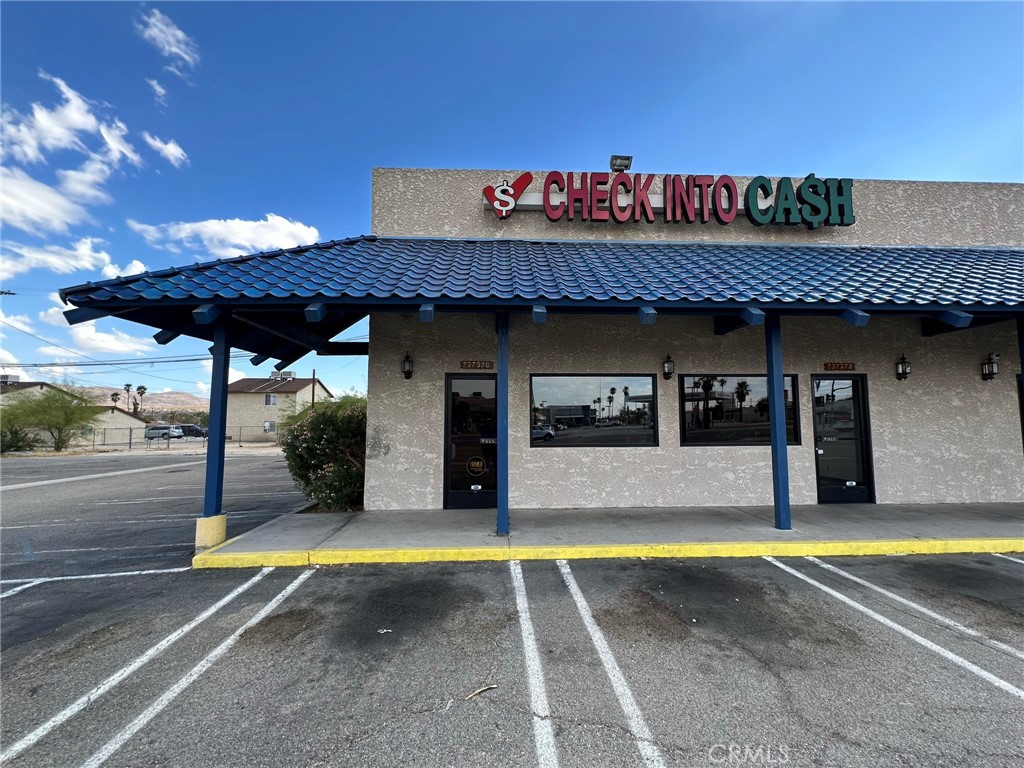 Retail\Office space available! Welcome to Twentynine Palms, CA where we are excited to present our retail/office space available for lease! Located in a prime location, this space offers convenience and accessibility for your business needs. With water and trash paid, you can focus on what matters most - growing your business. The flexible lease terms allow you to customize the space to your liking, as furniture can be included or removed based on your preferences. Whether you are starting a new venture or expanding your existing business, this retail/office space provides the perfect opportunity to thrive in a bustling community. Don't miss out on this incredible opportunity!
Tenant is responsible for Gas and Electric.
Regular lease, not triple net.
Contact us today to schedule a tour and secure your spot in this prime location!