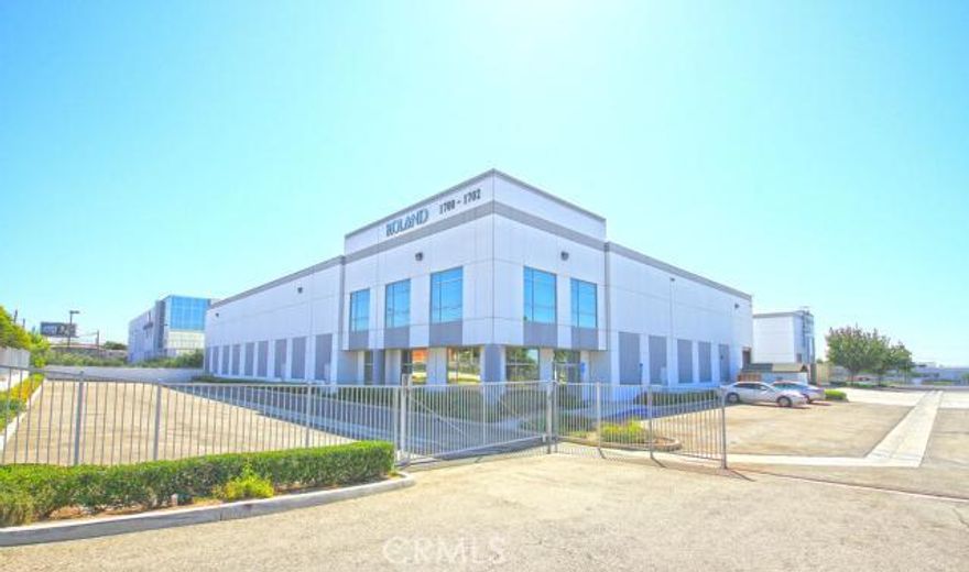 Great investor/user investment building for manufacturing or warehouse use. Built in 2004. 4 Dock high and 2 ground level. New Corporate image State-of -the -Art facility built in 2004. Truck Well and Ground Level Loading /secured premise. Excellent Street Frontage.26" clear , 60/3000 sprinkler System. 2 buildings.