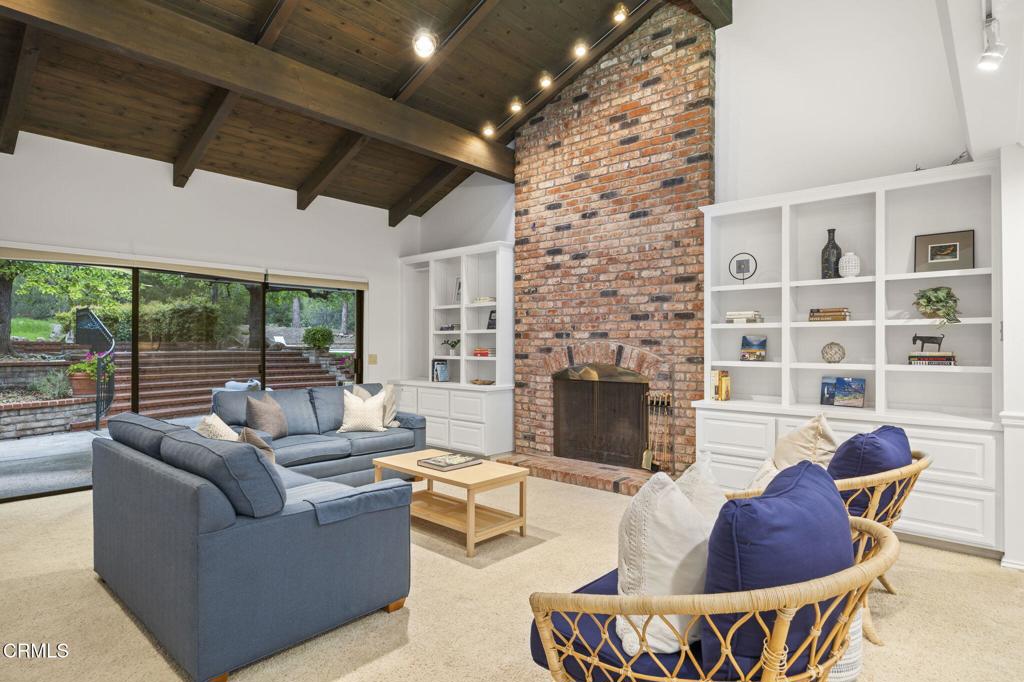 824 Foothill Lane