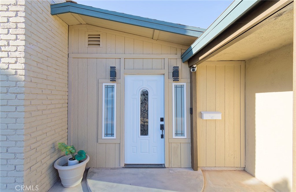 680 N Sola Avenue
