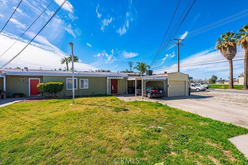 Very nice single story home. 2 big bedrooms and 1 full bath. plenty of room, big open kitchen. Private patio leads to the pool area.
Don't miss this home.
Low tax rate