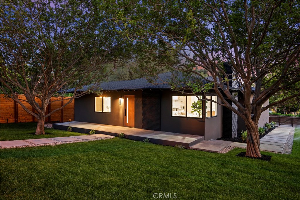 400 E Calaveras Street