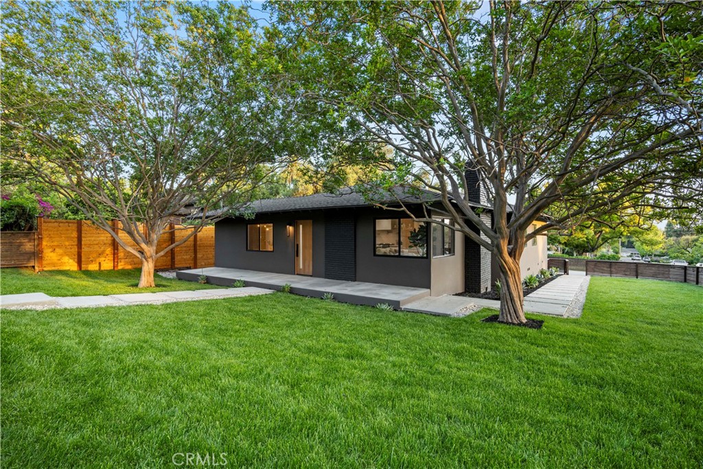 400 E Calaveras Street