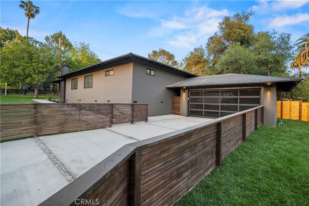 400 E Calaveras Street