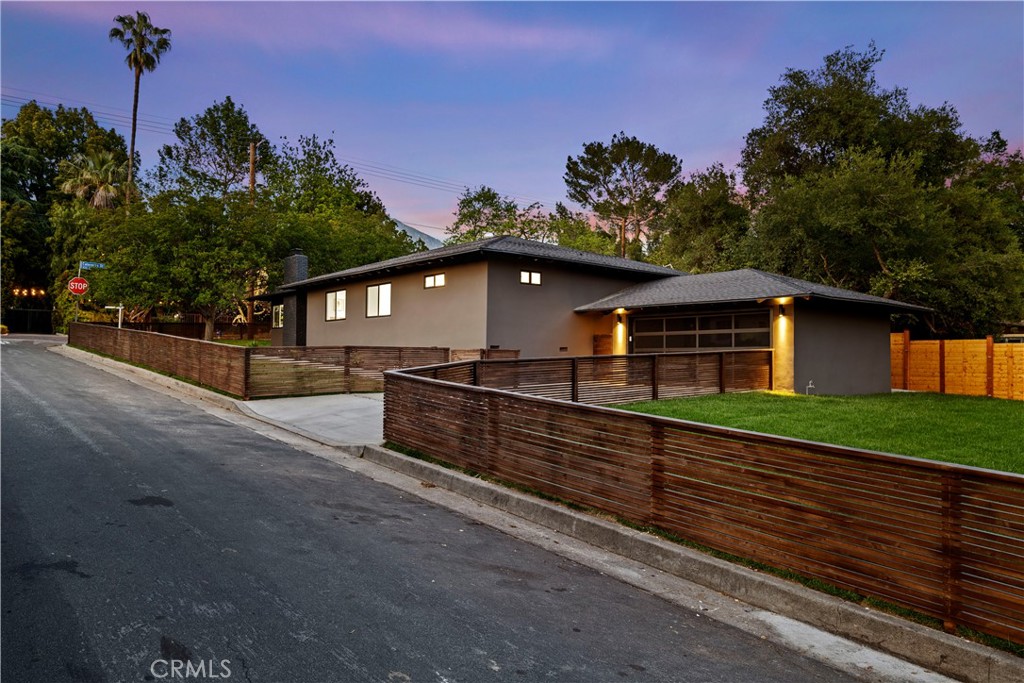 400 E Calaveras Street