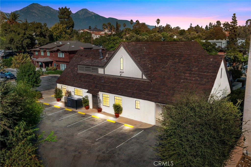 325 N Indian Hill Boulevard