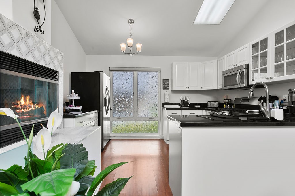 Photo 6 of 16 of 137 N Oak Knoll Avenue 9 condo