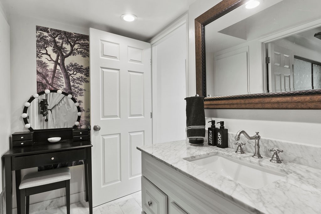 Photo 10 of 16 of 137 N Oak Knoll Avenue 9 condo