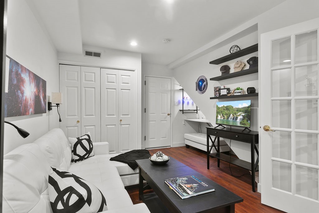 Photo 13 of 16 of 137 N Oak Knoll Avenue 9 condo