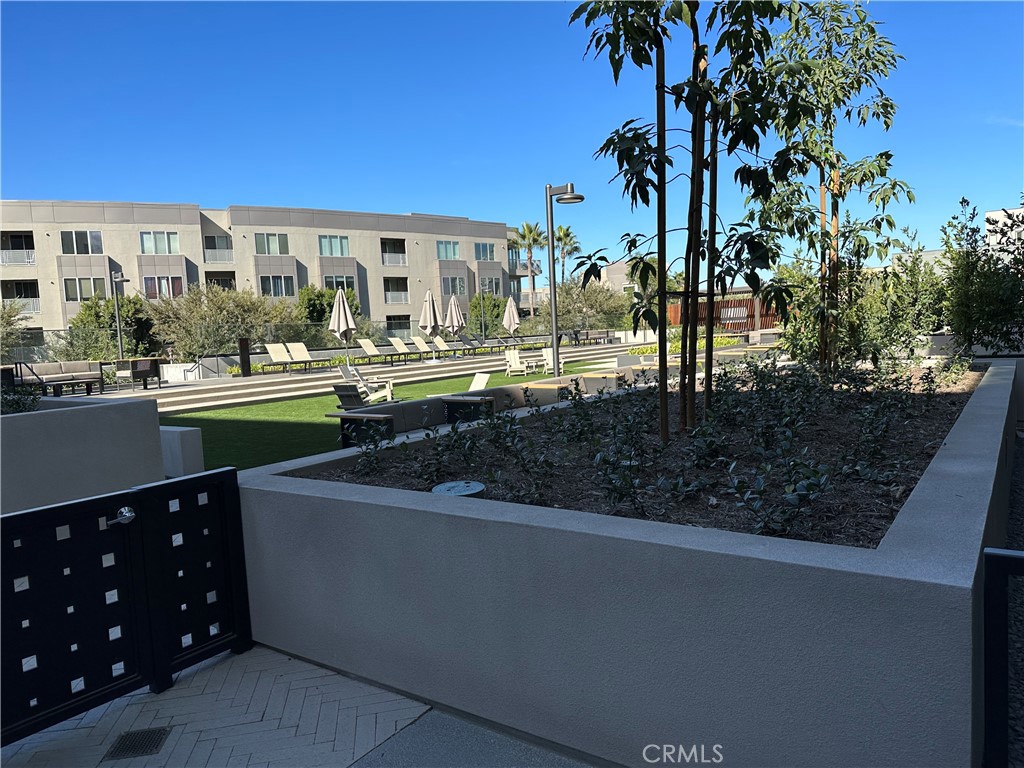 Brand new Condo, 2 bed, 3 bathroom, No body was there before. Enjoy new home with great outdoor connected to this unit. It is great to have a large party there in the outdoor entertainment or simply enjoy outdoor activities. Great Restaurants and shopping center across Jamboree. Community has lots of activities and entertainment all the time. It is next to 405 freeway to be connected to other cities. You should see this unit to fall in love with it.