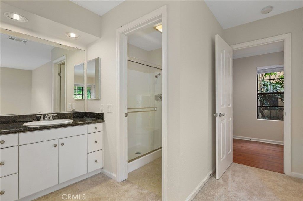 listing image 130729489970215839366