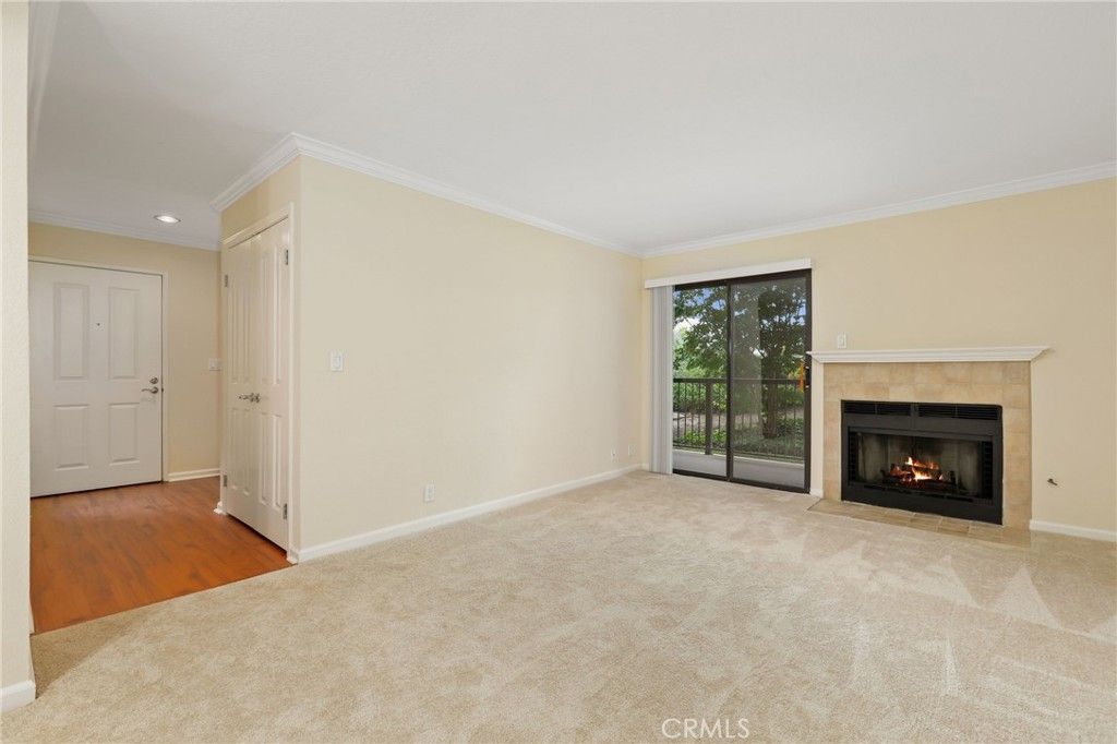 listing image 130722360524832078423