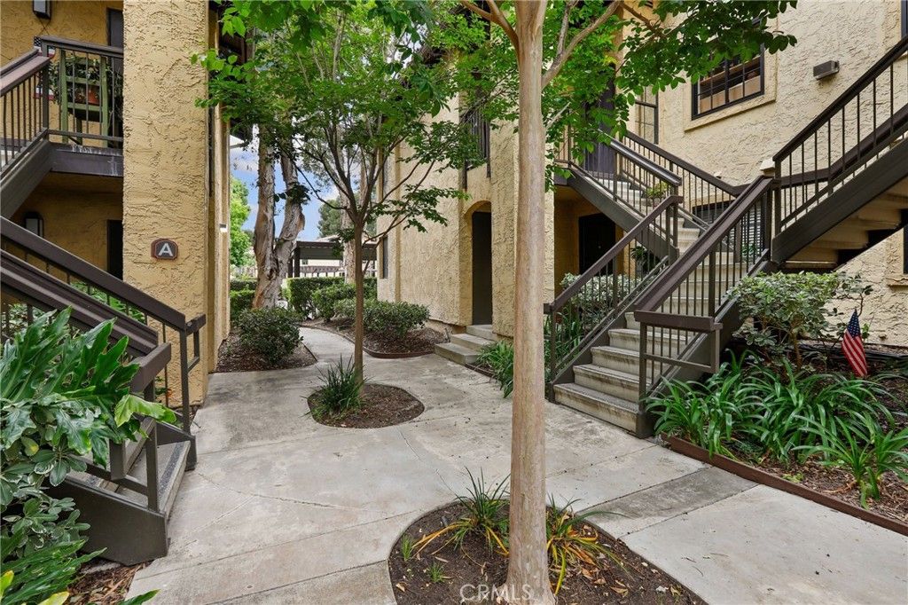 listing image 130725320875410771649